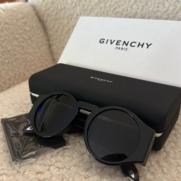 Givenchy Round Frame Black Sunglasses - Picture 2 of 14